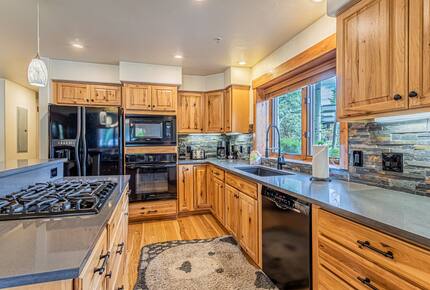 Stone Hearth Retreat at Ore House Plaza - Steamboat Springs, Colorado