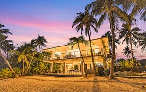 Oceanfront Modern Retreat with Private Beach and Dock - Islamorada, Florida