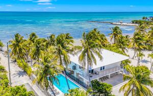 Oceanfront Modern Retreat with Private Beach and Dock - Islamorada, Florida