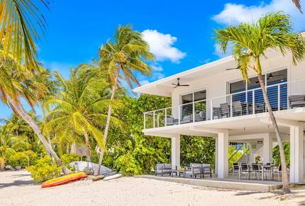 Oceanfront Modern Retreat with Private Beach and Dock - Islamorada, Florida