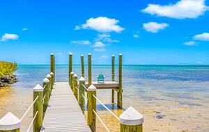Oceanfront Modern Retreat with Private Beach and Dock - Islamorada, Florida