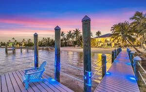 Oceanfront Modern Retreat with Private Beach and Dock - Islamorada, Florida