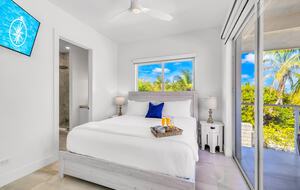 Oceanfront Modern Retreat with Private Beach and Dock - Islamorada, Florida