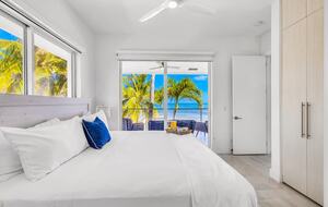 Oceanfront Modern Retreat with Private Beach and Dock - Islamorada, Florida