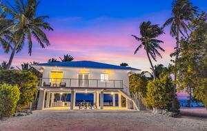 Oceanfront Modern Retreat with Private Beach and Dock - Islamorada, Florida