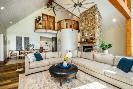 Glenville Lake House with Scenic Views - Glenville, North Carolina