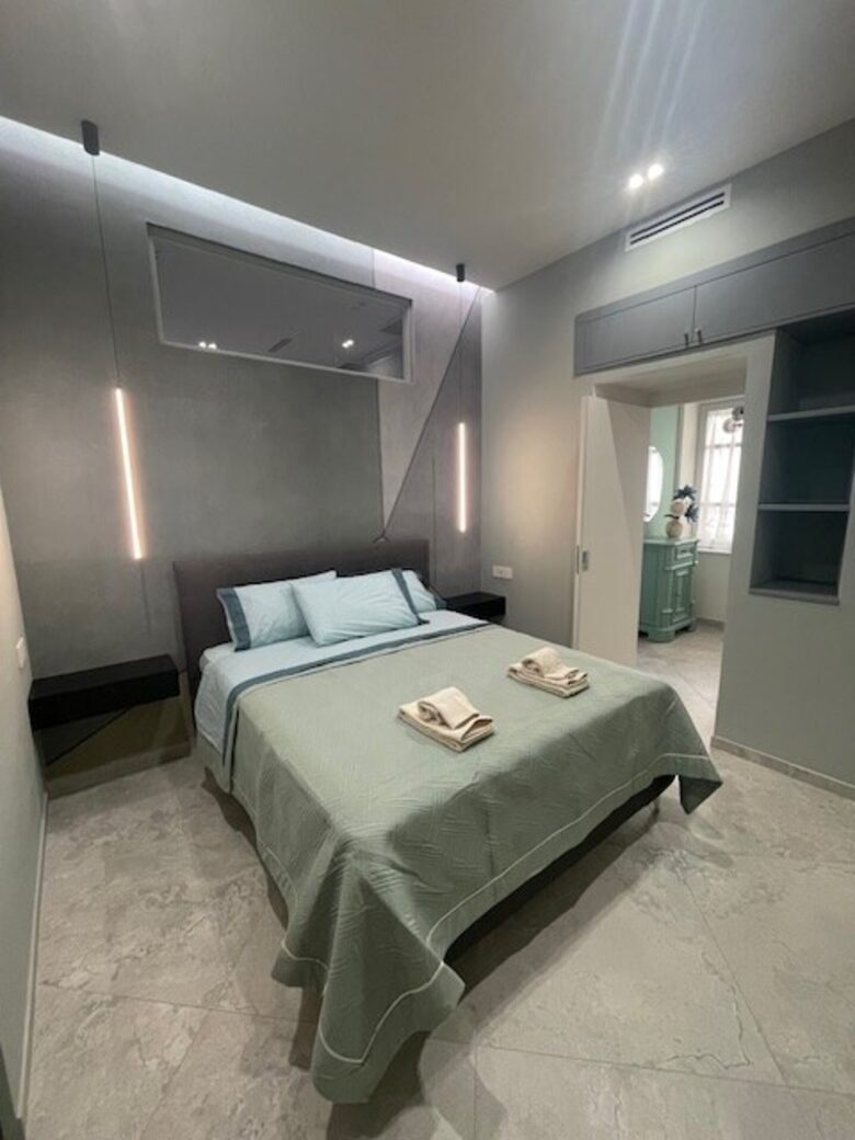 Newly Renovated Two-Bedroom Near Historic Shores - Terracina, Italy