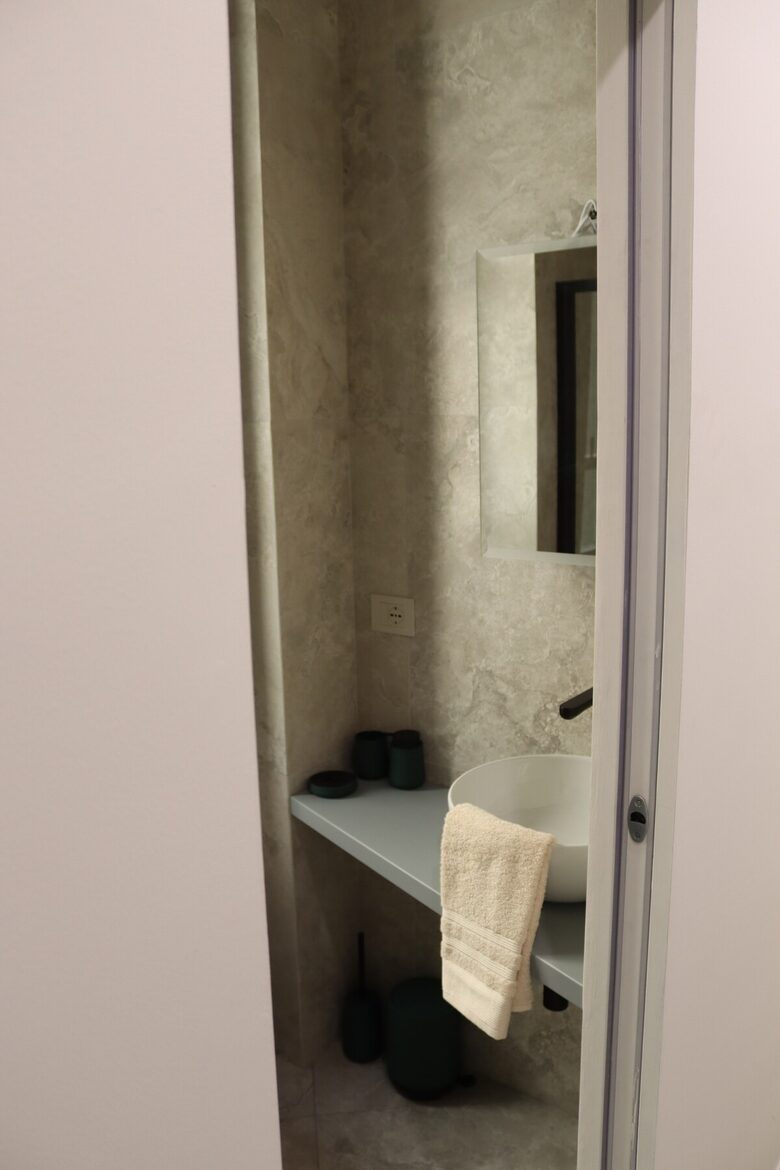 Newly Renovated Two-Bedroom Near Historic Shores - Terracina, Italy