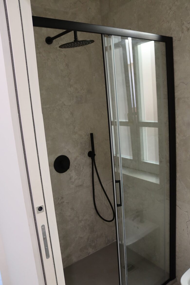 Newly Renovated Two-Bedroom Near Historic Shores - Terracina, Italy