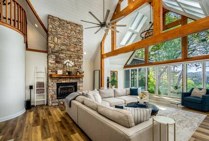 Glenville Lake House with Scenic Views - Glenville, North Carolina