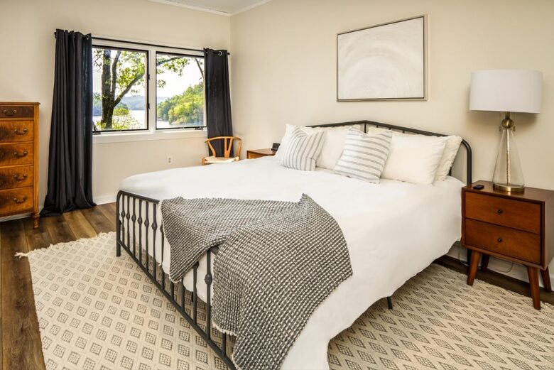 Glenville Lake House with Scenic Views - Glenville, North Carolina