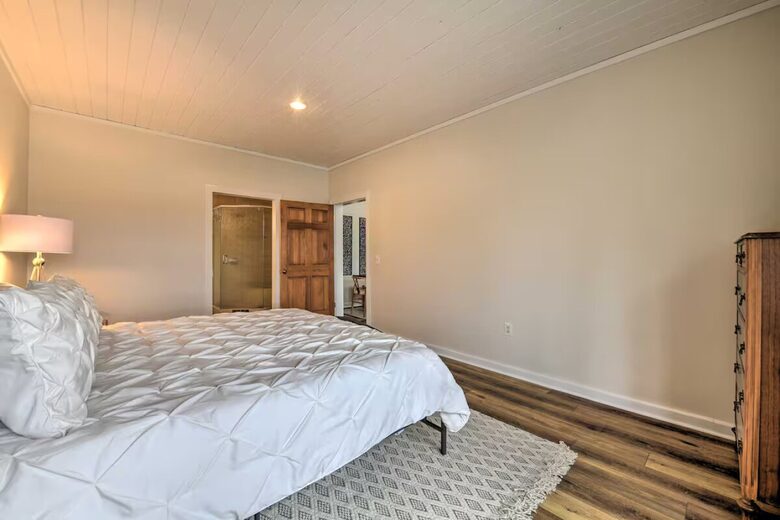 Glenville Lake House with Scenic Views - Glenville, North Carolina