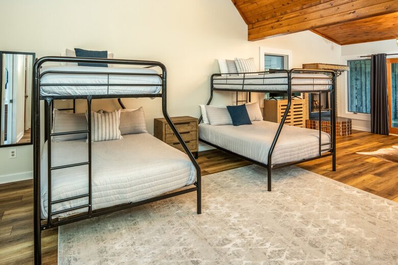 Glenville Lake House with Scenic Views - Glenville, North Carolina