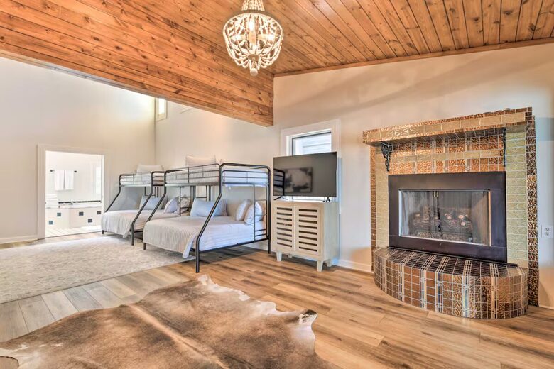 Glenville Lake House with Scenic Views - Glenville, North Carolina