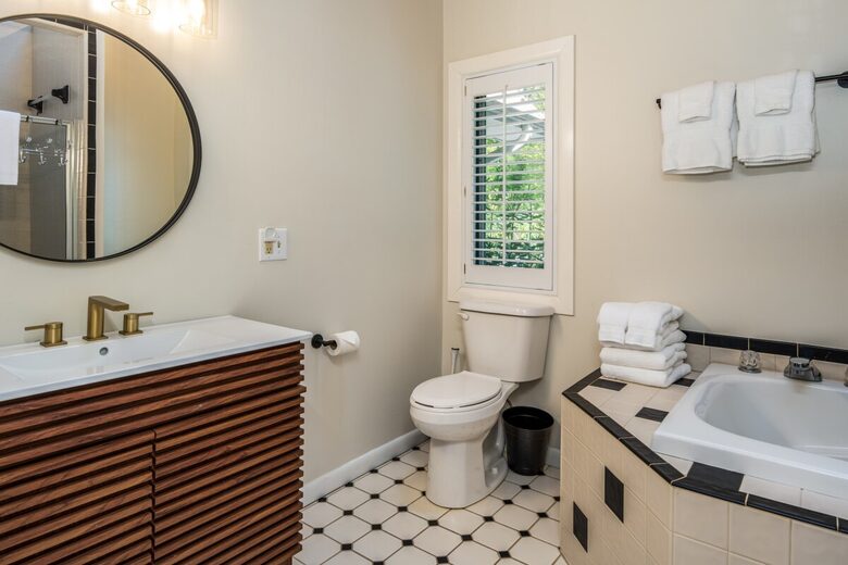 Glenville Lake House with Scenic Views - Glenville, North Carolina