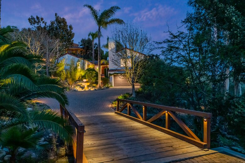 Elegant Santa Barbara Escape Above the Coast - Santa Barbara, California