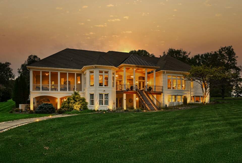 Grand Waterfront Retreat with Boathouse & Tiki Bar - Mineral, Virginia