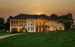 Grand Waterfront Retreat with Boathouse & Tiki Bar - Mineral, Virginia