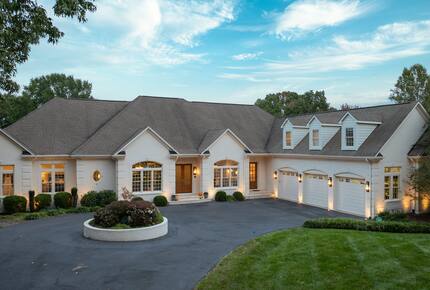 Grand Waterfront Retreat with Boathouse & Tiki Bar - Mineral, Virginia