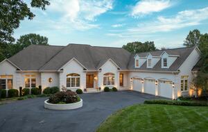 Grand Waterfront Retreat with Boathouse & Tiki Bar - Mineral, Virginia