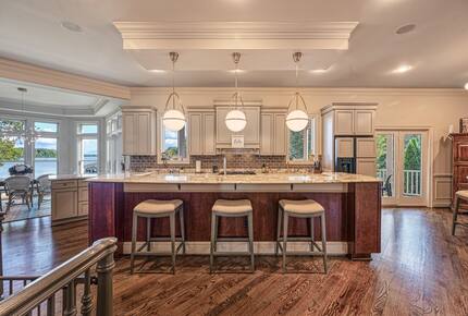 Grand Waterfront Retreat with Boathouse & Tiki Bar - Mineral, Virginia