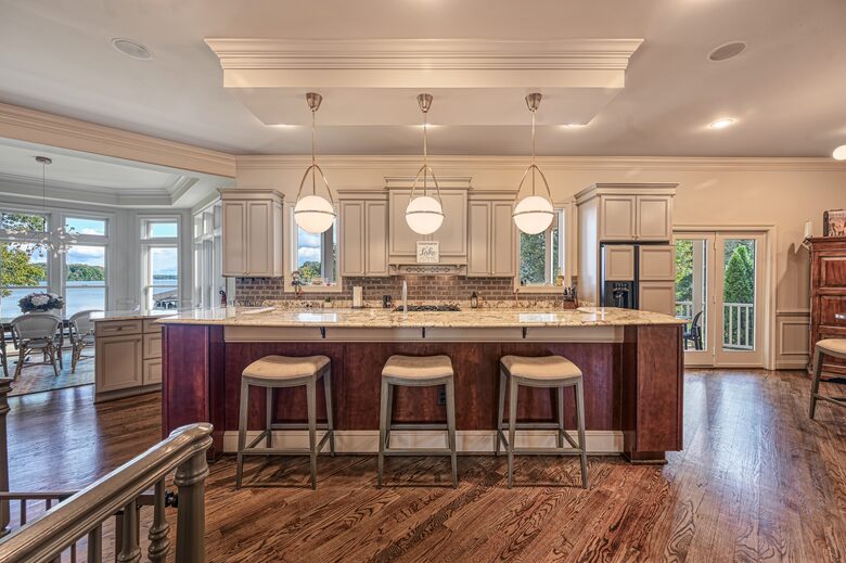 Grand Waterfront Retreat with Boathouse & Tiki Bar - Mineral, Virginia