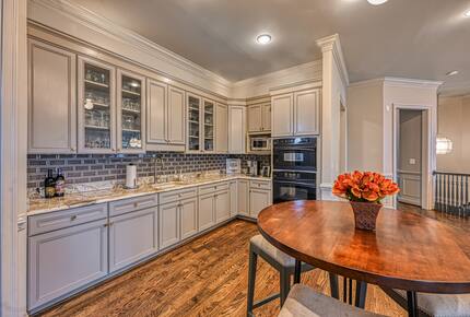 Grand Waterfront Retreat with Boathouse & Tiki Bar - Mineral, Virginia