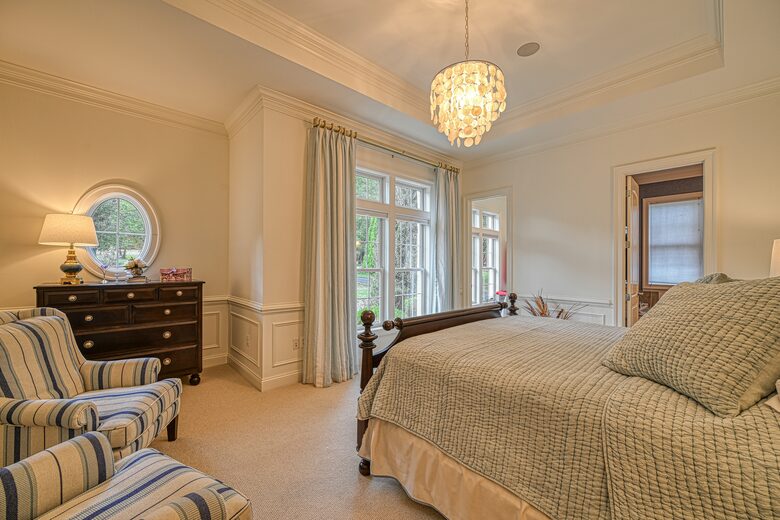 Grand Waterfront Retreat with Boathouse & Tiki Bar - Mineral, Virginia