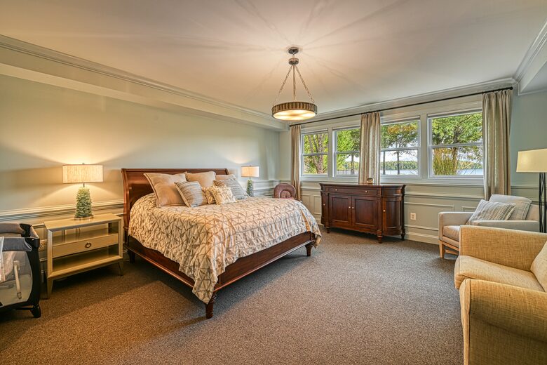 Grand Waterfront Retreat with Boathouse & Tiki Bar - Mineral, Virginia