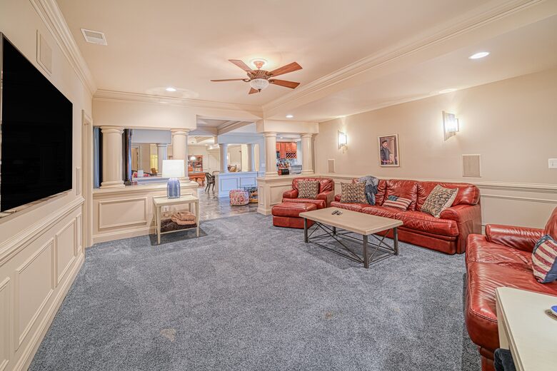 Grand Waterfront Retreat with Boathouse & Tiki Bar - Mineral, Virginia