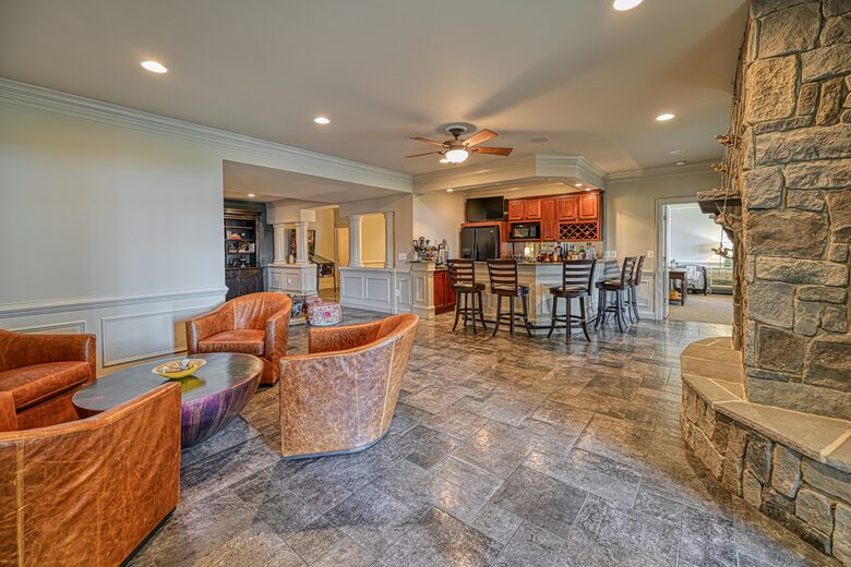 Grand Waterfront Retreat with Boathouse & Tiki Bar - Mineral, Virginia