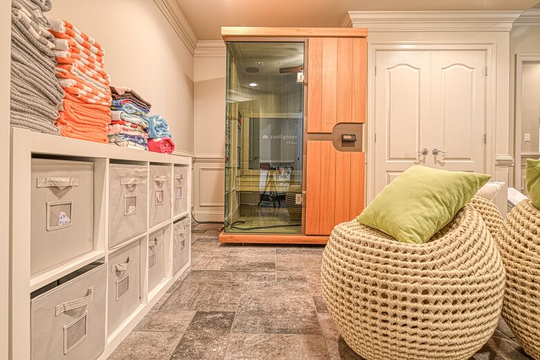 Grand Waterfront Retreat with Boathouse & Tiki Bar - Mineral, Virginia