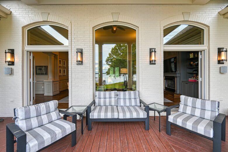 Grand Waterfront Retreat with Boathouse & Tiki Bar - Mineral, Virginia