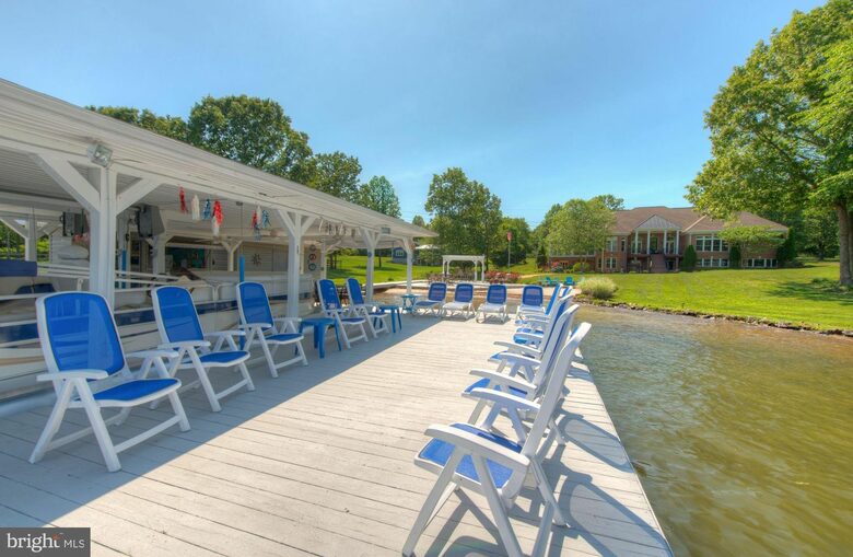 Grand Waterfront Retreat with Boathouse & Tiki Bar - Mineral, Virginia
