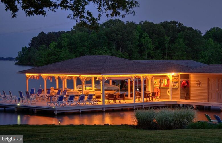 Grand Waterfront Retreat with Boathouse & Tiki Bar - Mineral, Virginia