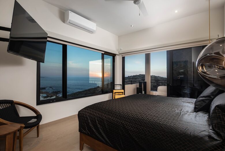 Luxury Oceanfront Retreat with Resort Amenities - Los Cerritos, Mexico