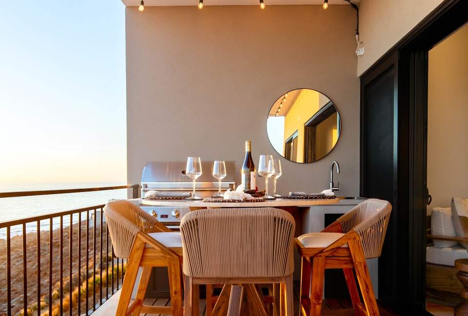 Luxury Oceanfront Retreat with Resort Amenities - Los Cerritos, Mexico