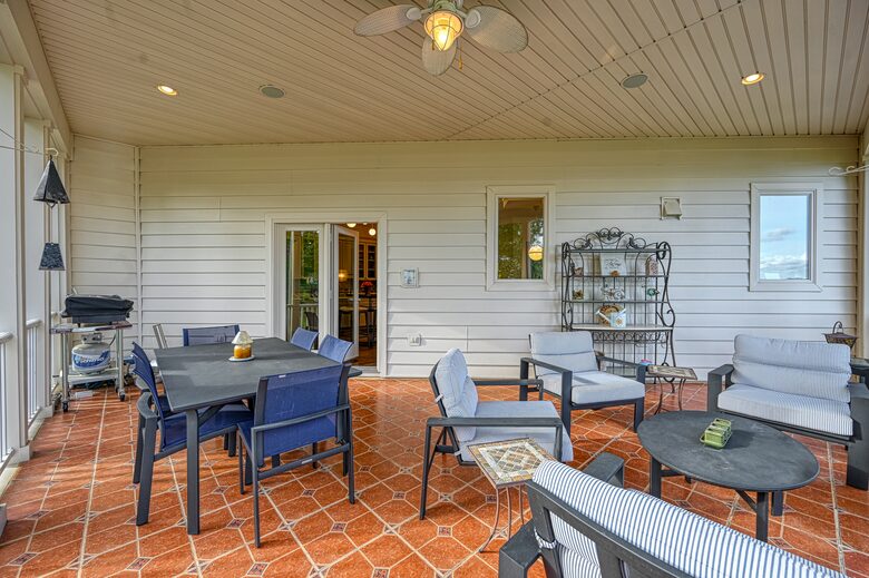 Grand Waterfront Retreat with Boathouse & Tiki Bar - Mineral, Virginia