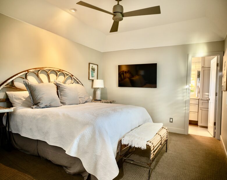 Waterfront Luxury on Lake LBJ | Dock, Outdoor Kitchen & Sunset Views - Horseshoe Bay, Texas