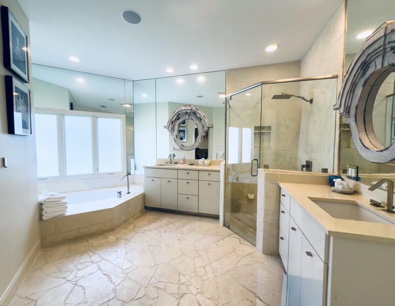 Waterfront Luxury on Lake LBJ | Dock, Outdoor Kitchen & Sunset Views - Horseshoe Bay, Texas