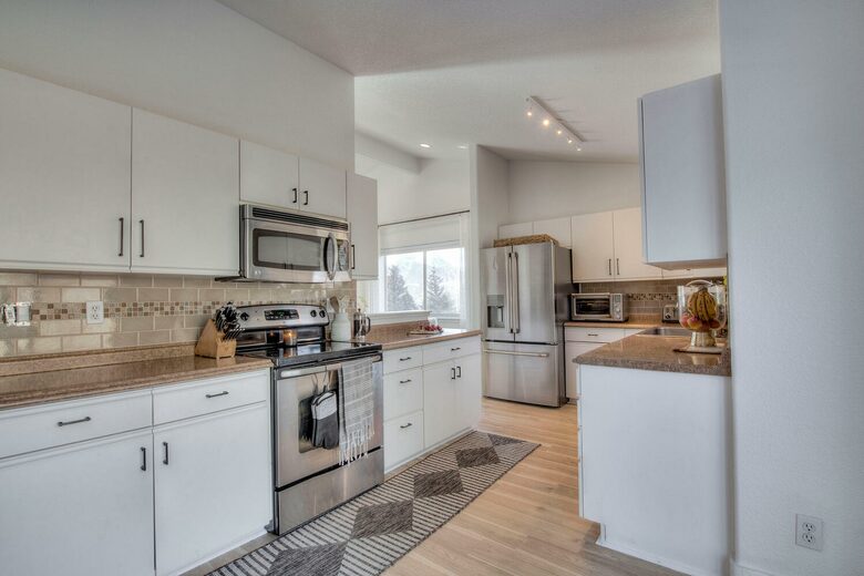 Lake Dillon Designer Retreat with Mountain Views - Dillon, Colorado