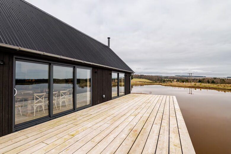 A Private Perthshire Lodge by the Loch - Dunblane, United Kingdom