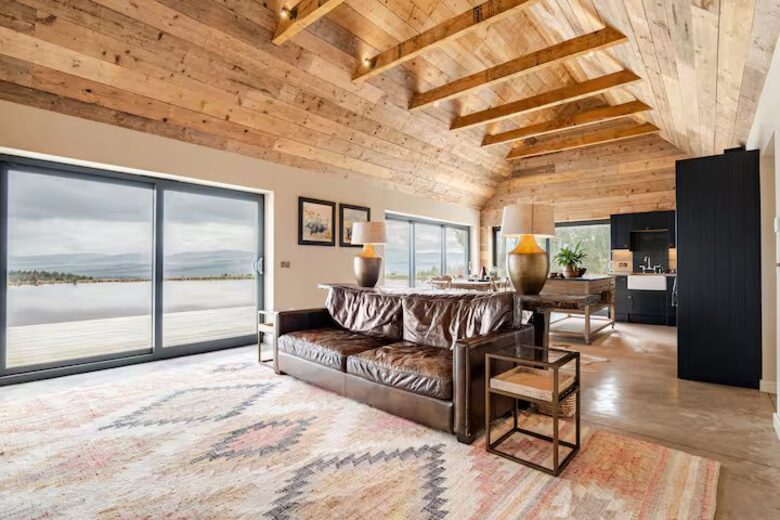 A Private Perthshire Lodge by the Loch - Dunblane, United Kingdom