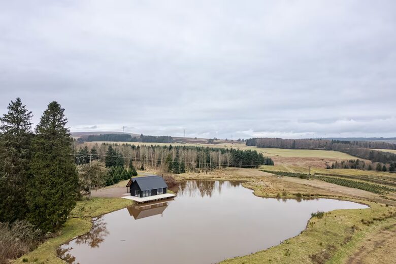 A Private Perthshire Lodge by the Loch - Dunblane, United Kingdom
