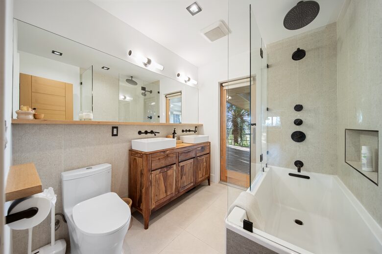 Modern LA Bungalow with 360° Skyline Views - Los Angeles, California