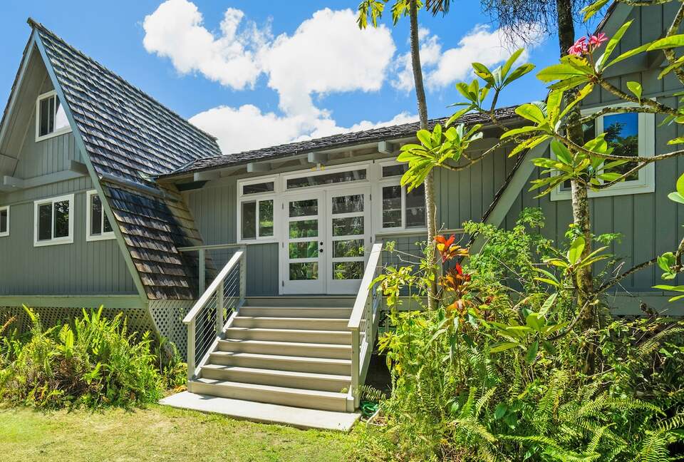 Modern A-Frame with Mountain Views in Hāʻena - Hanalei, Hawaii