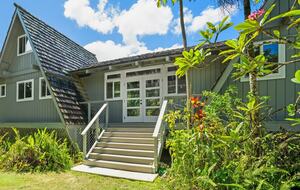 Modern A-Frame with Mountain Views in Hāʻena - Hanalei, Hawaii