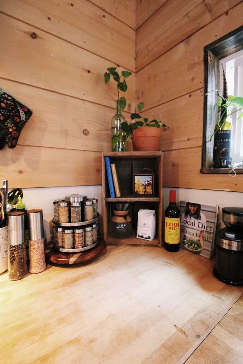 The Perch | Cozy Cottage near Flathead Lake - Somers, Montana