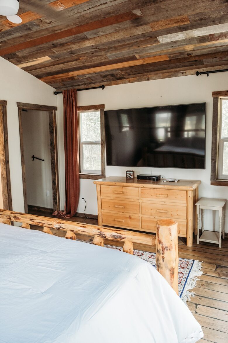 The Perch | Cozy Cottage near Flathead Lake - Somers, Montana