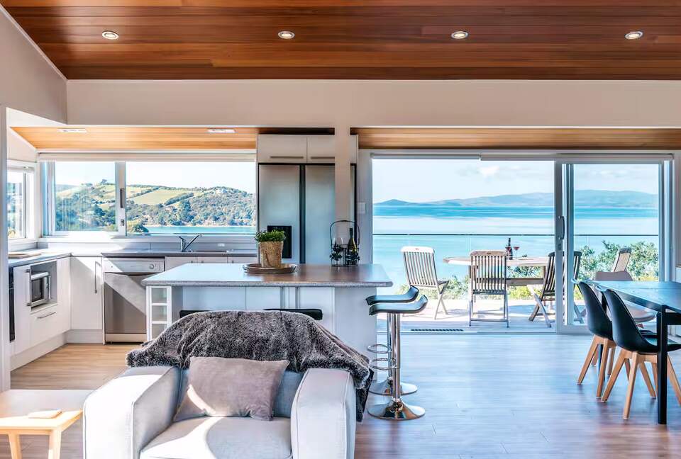 Sophisticated Living Above Te Whau Bay - Waiheke Island, New Zealand